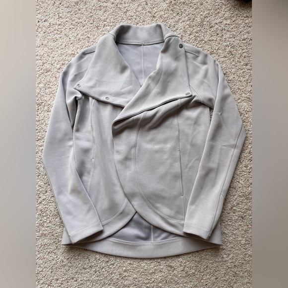 Lululemon Rally Wrap - Picture 1 of 8